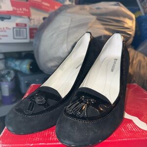 Naturalizer Black Flats Comfortable and Stylish